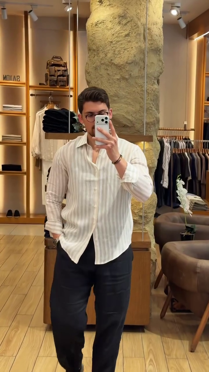 Men Vertical Striped Spread Collar Pure Cotton Casual Shirt - Image 3