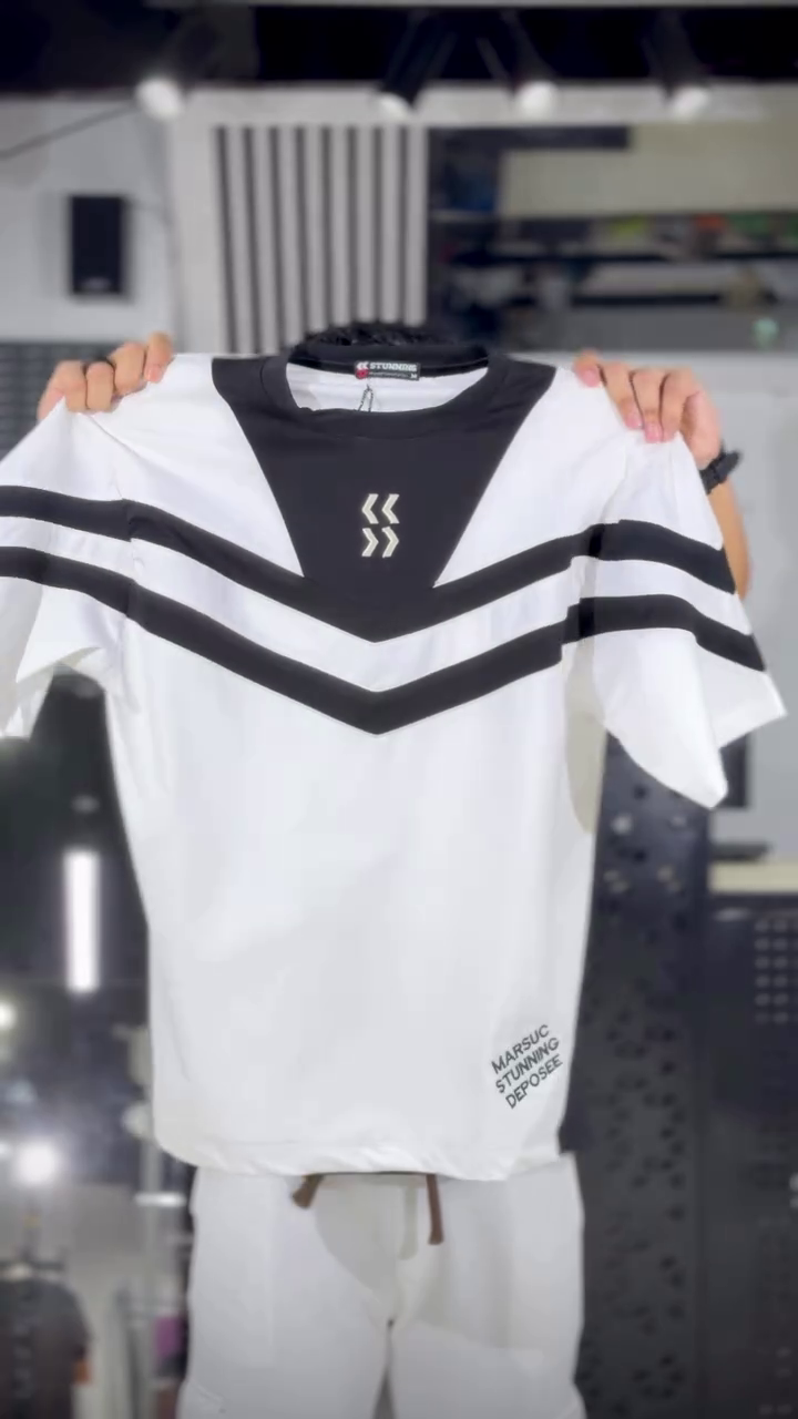Black & White Varsity 13 Printed Raglan Sleeves Oversized T-shirt - Image 4