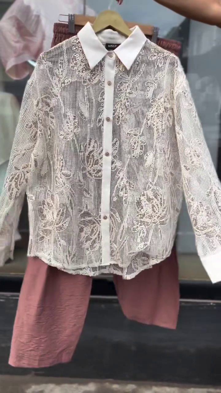Floral Printed Spread Collar Long Sleeves Sheer Cotton Shirt - Image 3