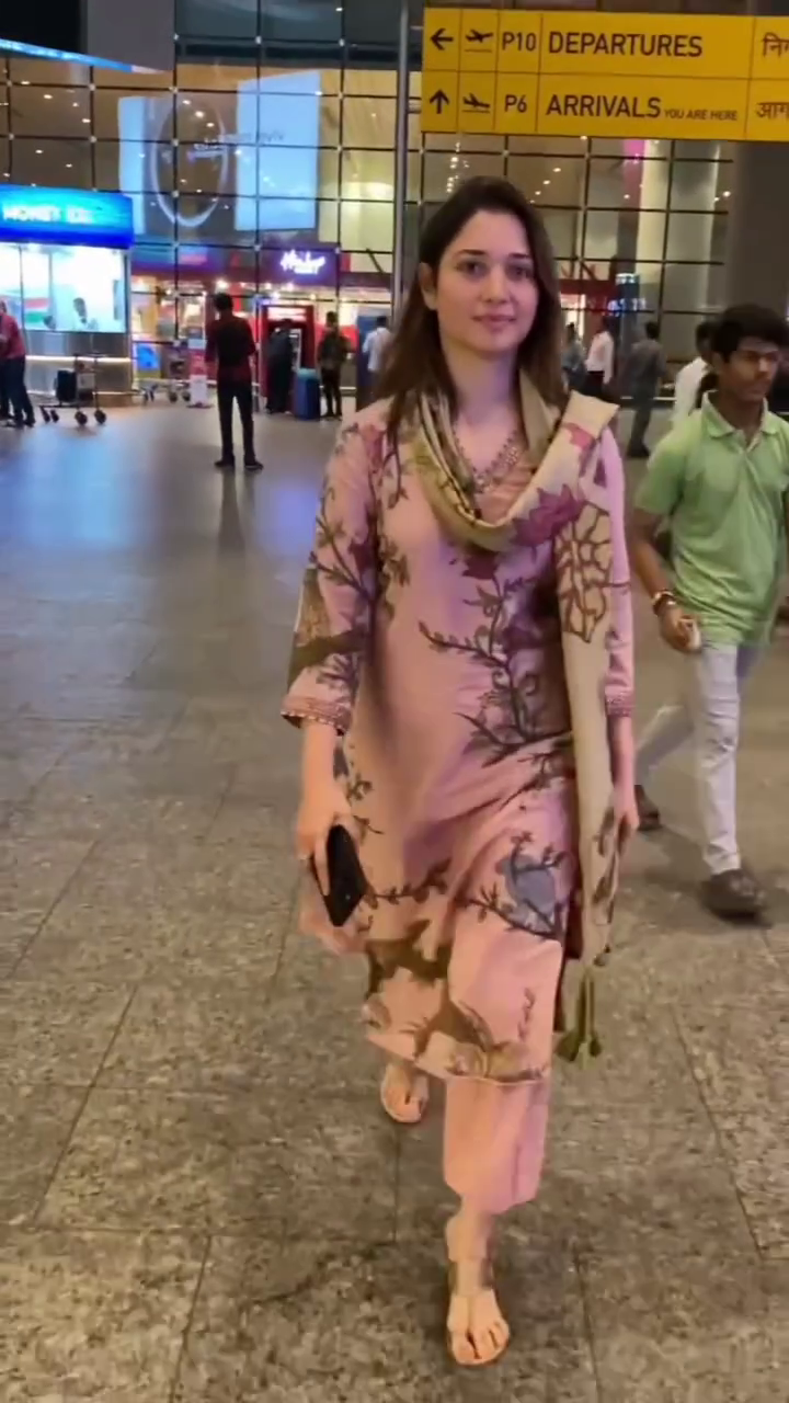 Floral Printed V-Neck Straight Kurta With Trousers - Image 3